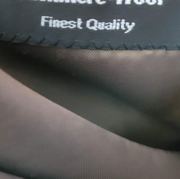 Hugo Boss Cashmere & Wool blazerCross Posted on the BUYSELL Clothing app. - Picture 7 of 10